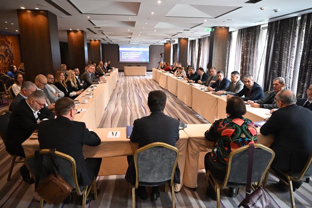 Στιγμιότυπο από τις συναντήσεις της ελληνικής αποστολής στο Βελιγράδι Στιγμιότυπο από τις συναντήσεις της ελληνικής αποστολής στο Βελιγράδι