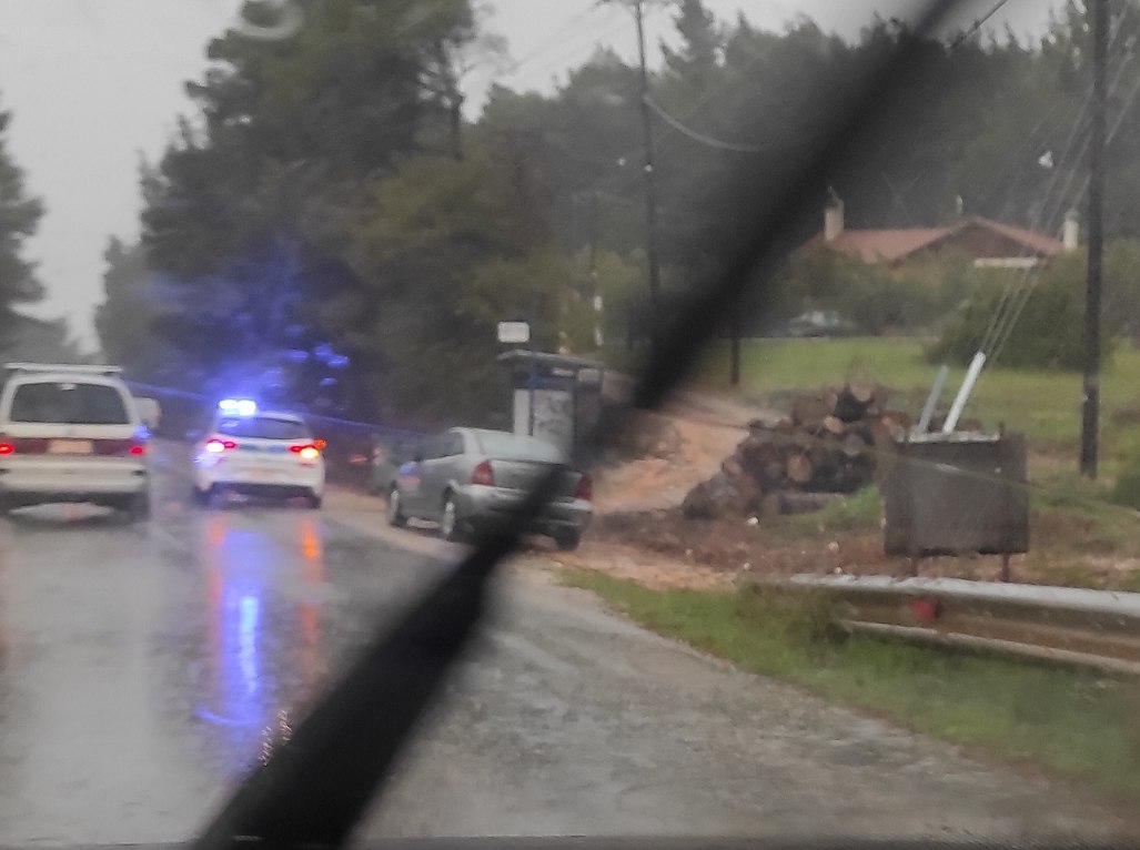 Τροχαίο ατύχημα λόγω της κακοκαιρίας στη Χαλκιδική 