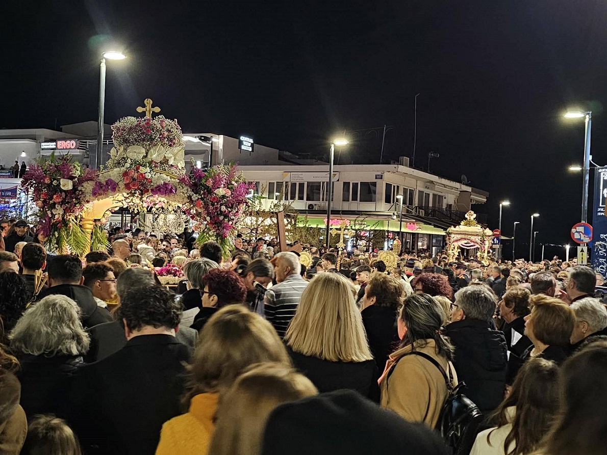 Συνάντηση Επιταφίων στην πλατεία Ν. Μουδανιών