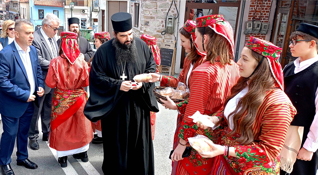 Πασχαλιά στην Αρναία με κόκκινα αυγά και παράδοση