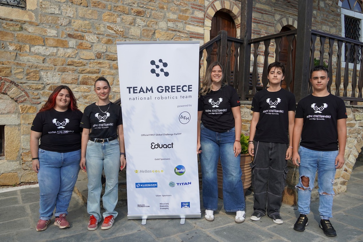 Μαθητές του προγράμματος ρομποτικής και STEM Μαθητές του προγράμματος ρομποτικής και STEM