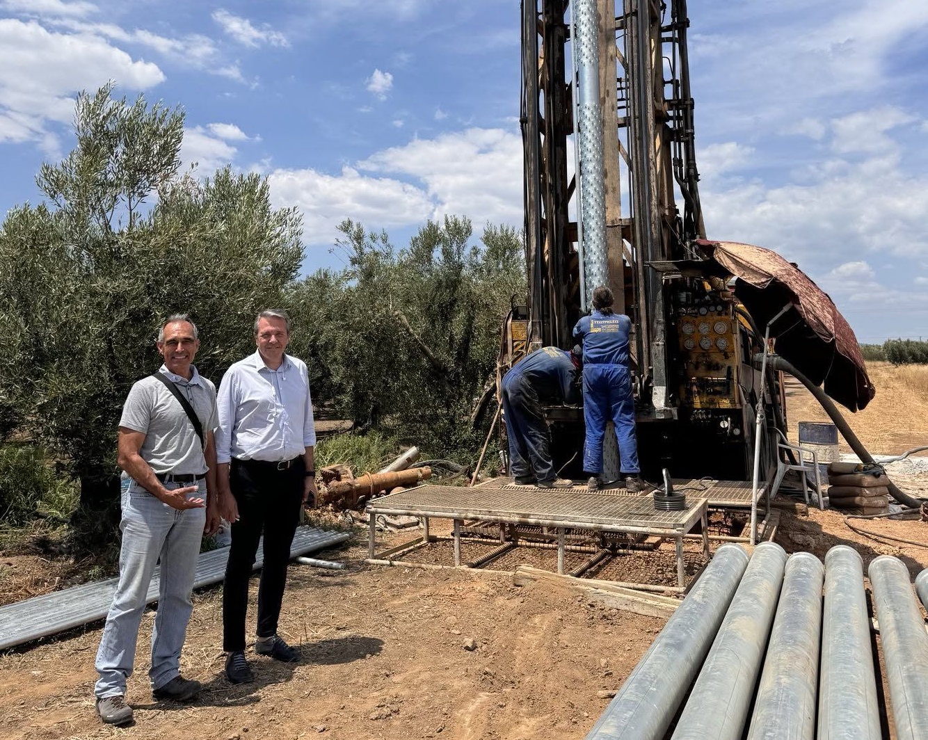 Ο Δήμαρχος Πολυγύρου επιθεωρεί γεώτρηση