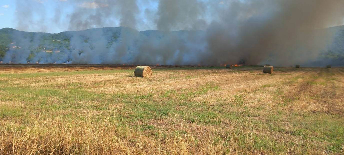 Κατάσβεση πυρκαγιάς στα Δουμπιά