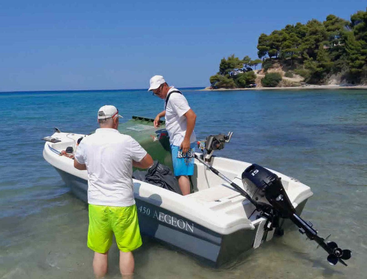 Καθαρισμός ακτών στην Κασσάνδρα Καθαρισμός ακτών στην Κασσάνδρα
