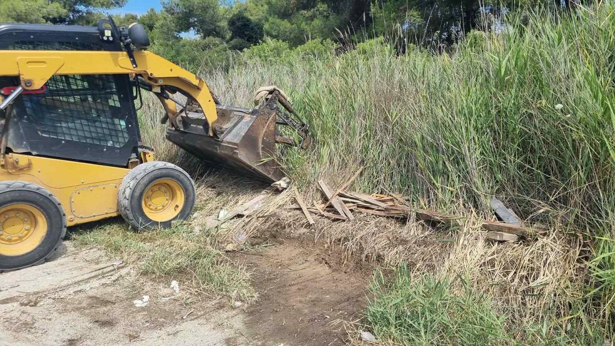 Καθαρισμός στο φυσικό λιμάνι του Γλαρόκαβου