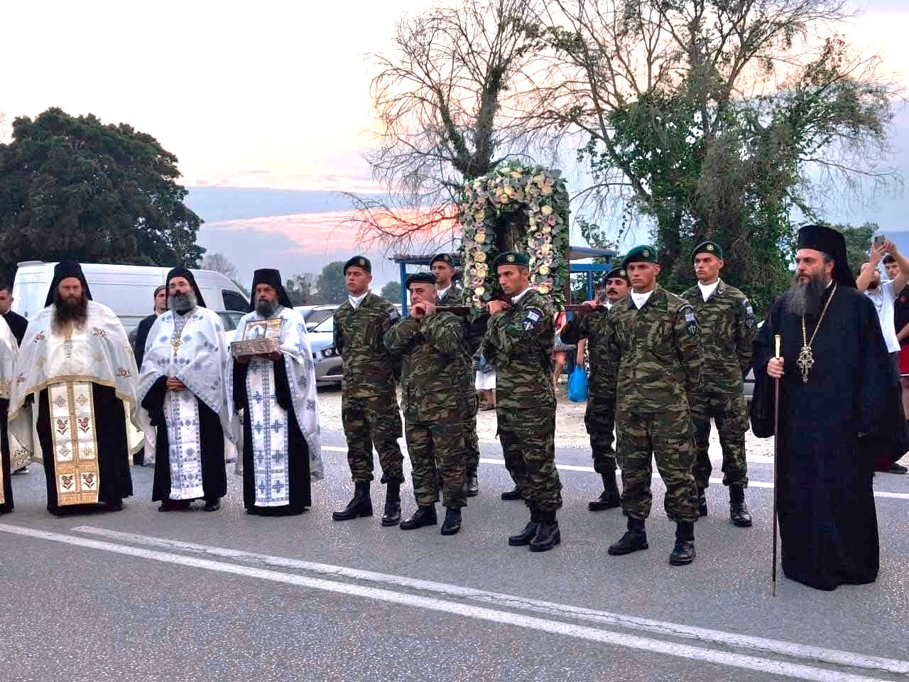 Στιγμιότυπο από τη λιτανεία της Αγίας Μαρίνας Στιγμιότυπο από τη λιτανεία της Αγίας Μαρίνας